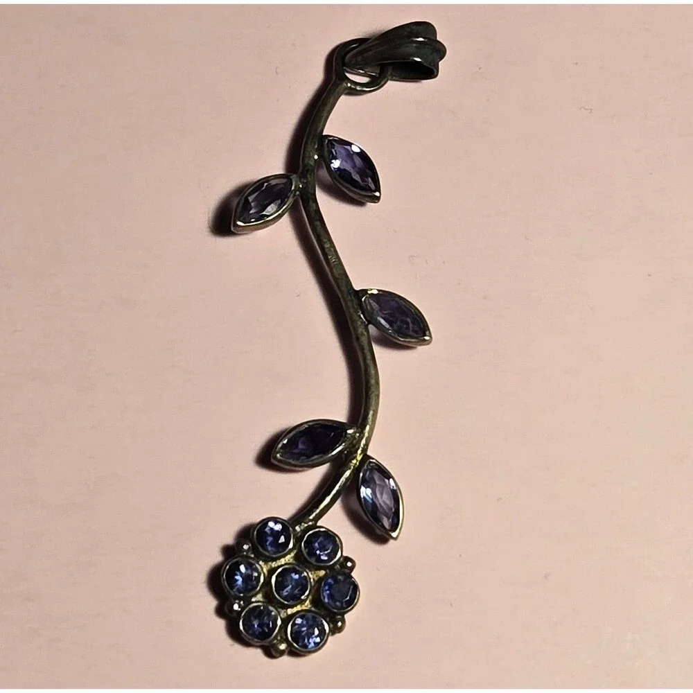 Flower and stone Sterling Silver Pendant
